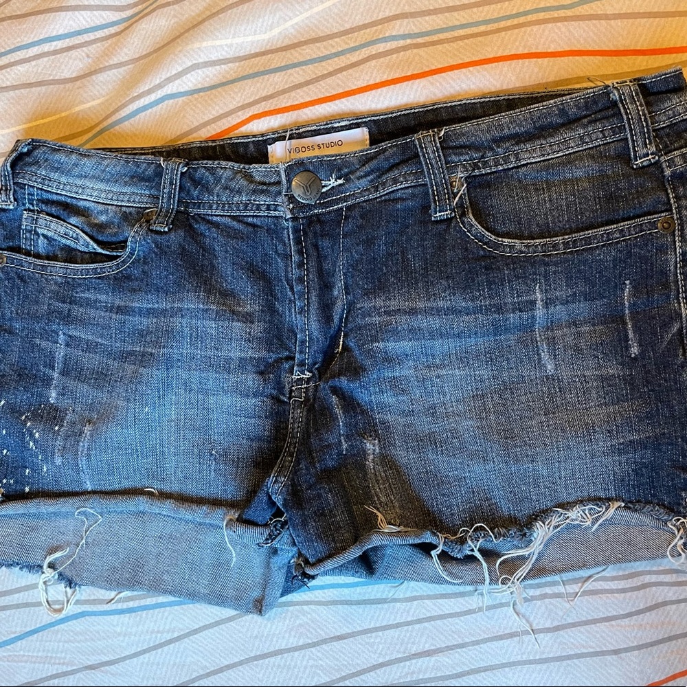 Vigoss distressed jean shorts size 32. Used in good condition.